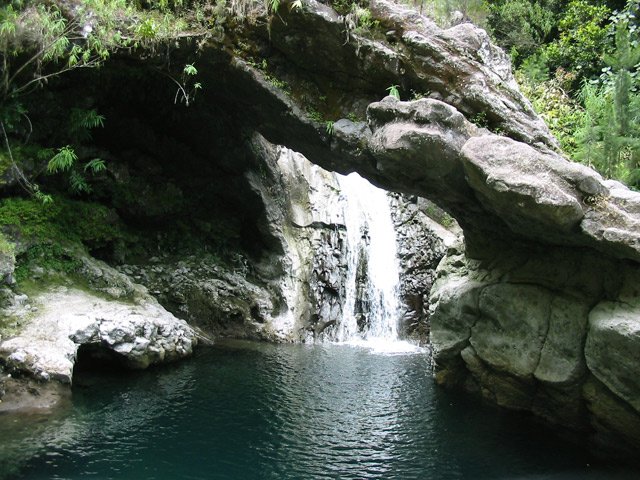 La plus belle arche naturelle de la Réunion sur la Grande Ravine