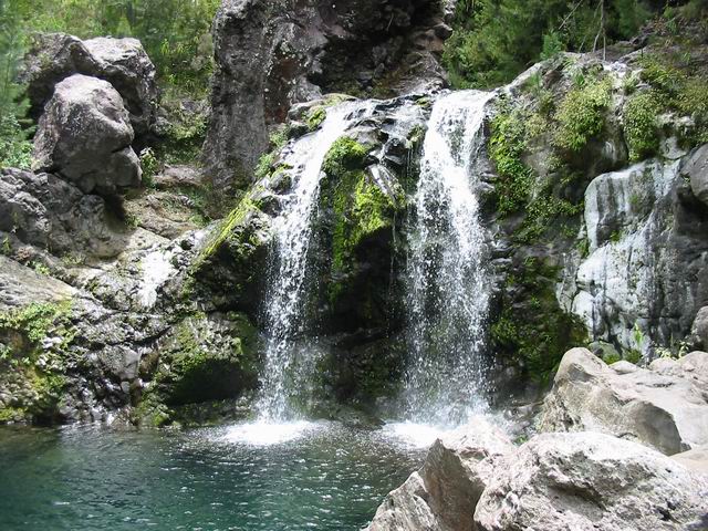 Une des nombreuses cascades de la grande Ravine