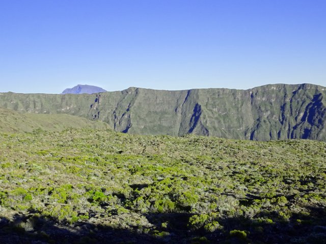 Le fond de la Rivière de l'Est dominé par le Piton des Neiges