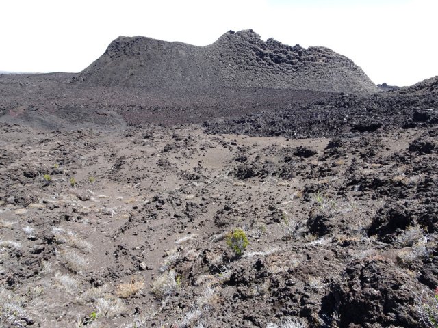 Vue sur les pitons Kapor et Payankë depuis le belvédère