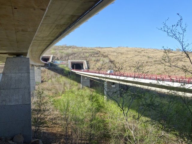 Passage sous les deux viaducs