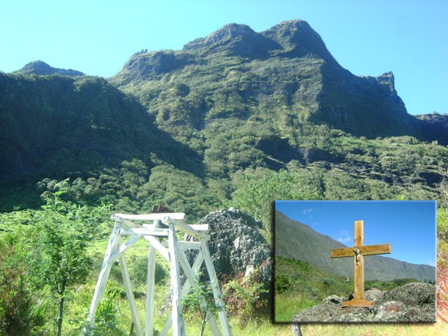 L'Îlet de Marla surmonté du Nez de Bœuf et des Trois Salazes