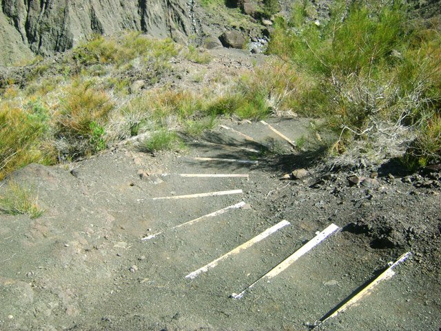 Le terrain est très sableux mais bien maintenu par des marches