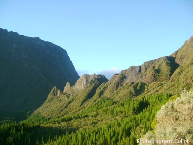 Peu après le départ, montée au Col des Boeufs. Vue sur le Col de Fourche