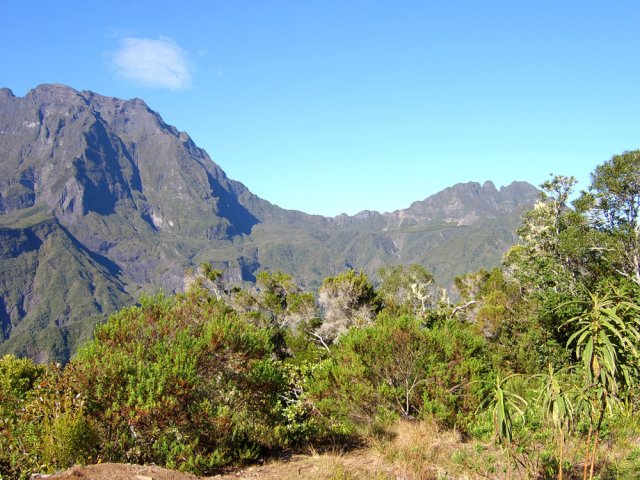Nouveaux larges panoramas sur le Gros Morne et le Morne de Fourche