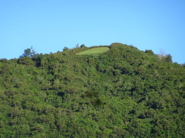 Léger zoom sur la piste de décollage des parapentistes