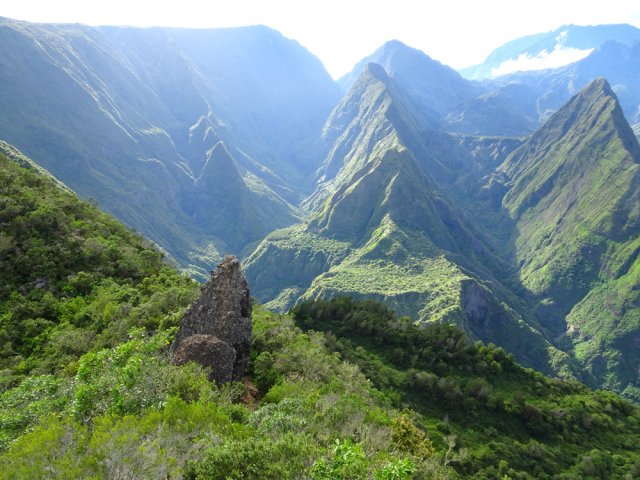 La Roche Verre Bouteille se distingue très bien en bas de la descente