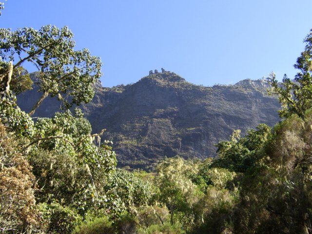 Les Trois Salazes se rejoignent également par ce sentier