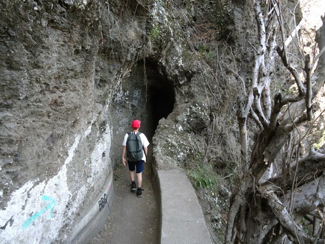 Une lampe peut rassurer dans les courts tunnels