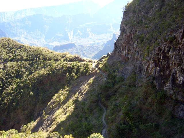 Arrivée proche de la Brèche et départ du sentier des Orangers sur la gauche