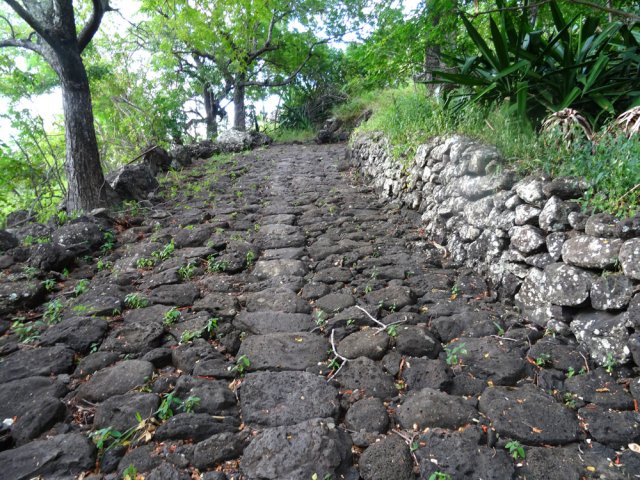 Privilégier la bande centrale plus facile pour la marche à pied
