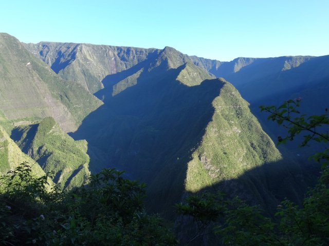 Soleil levant sur le Coteau de Cendres