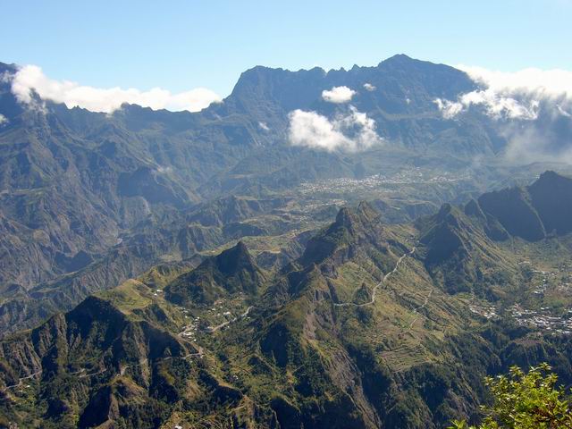 Tout au long du parcours, de magnifiques vues sur Cilaos, ici depuis le belvédère