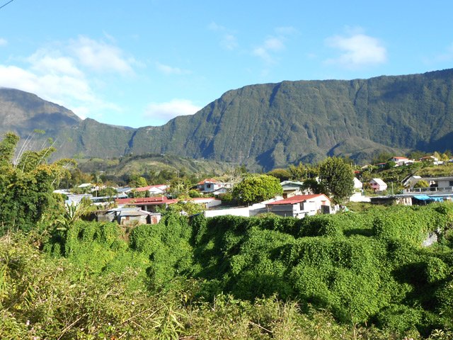 On s'éloigne doucement de la Mare à Vieille Place